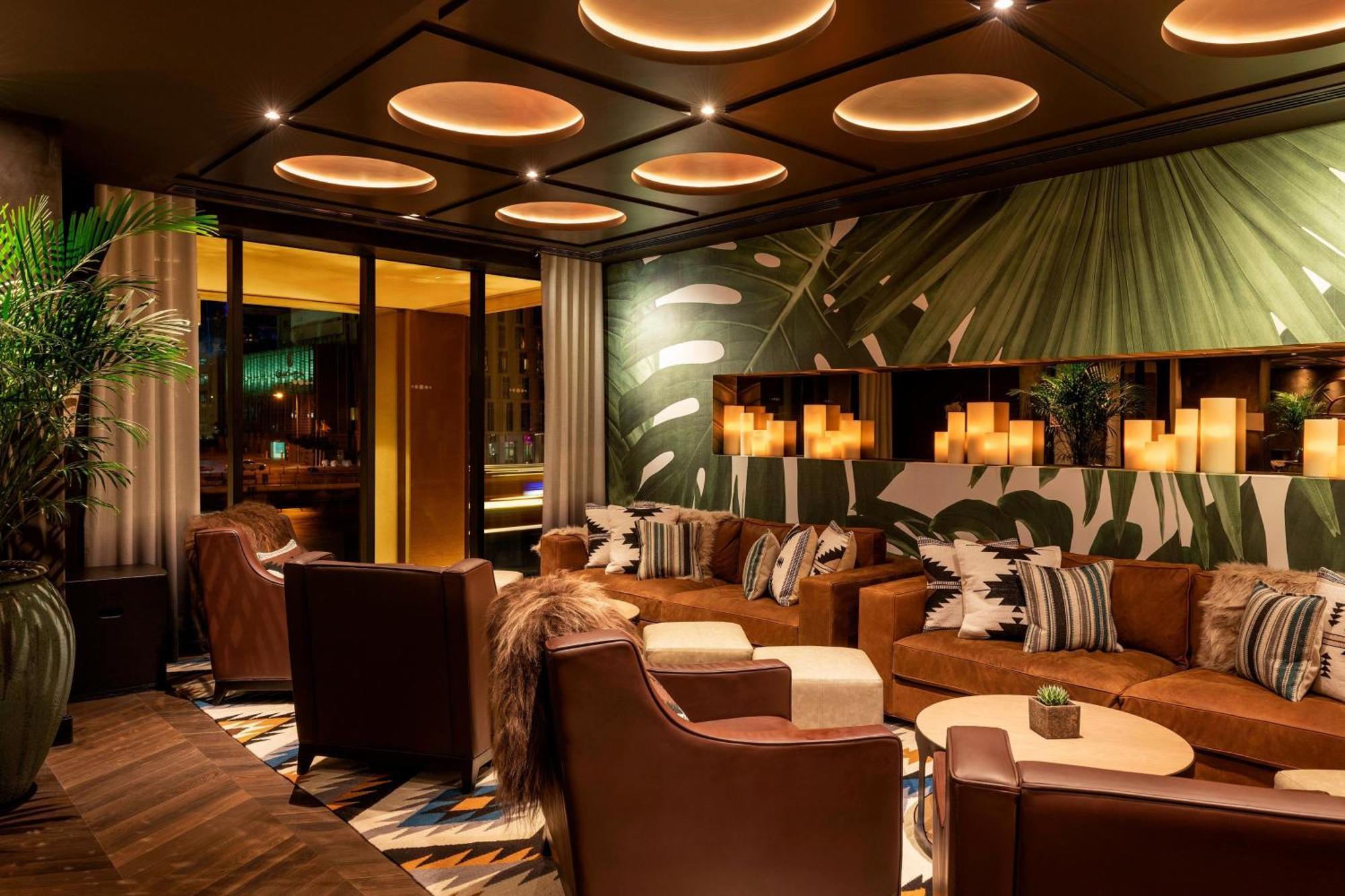 กรอสเวอเนอร์ เฮาส์ อะ ลักชัวรี คอลเลคชั่น โฮเต็ล ดูไบ Hotel ภายนอก รูปภาพ The lounge at the airport