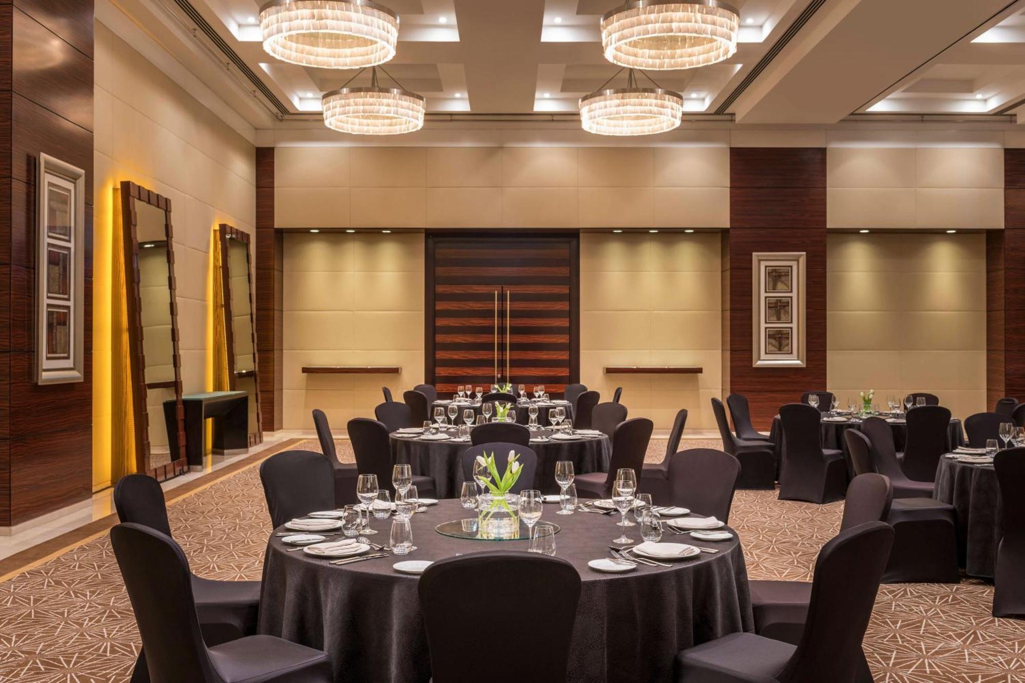 กรอสเวอเนอร์ เฮาส์ อะ ลักชัวรี คอลเลคชั่น โฮเต็ล ดูไบ Hotel ภายนอก รูปภาพ The Westin Mumbai