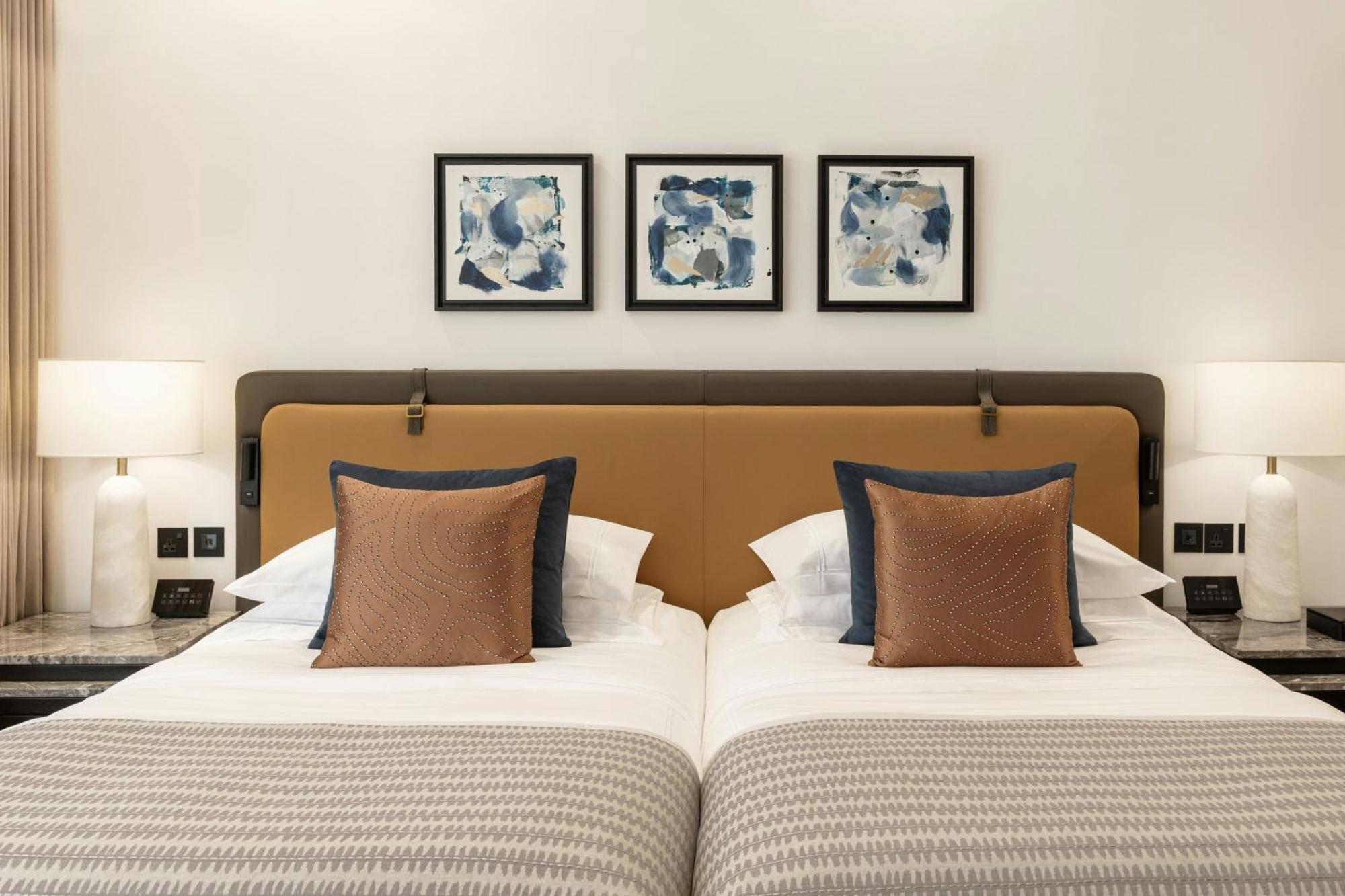 กรอสเวอเนอร์ เฮาส์ อะ ลักชัวรี คอลเลคชั่น โฮเต็ล ดูไบ Hotel ภายนอก รูปภาพ A bedroom at the hotel