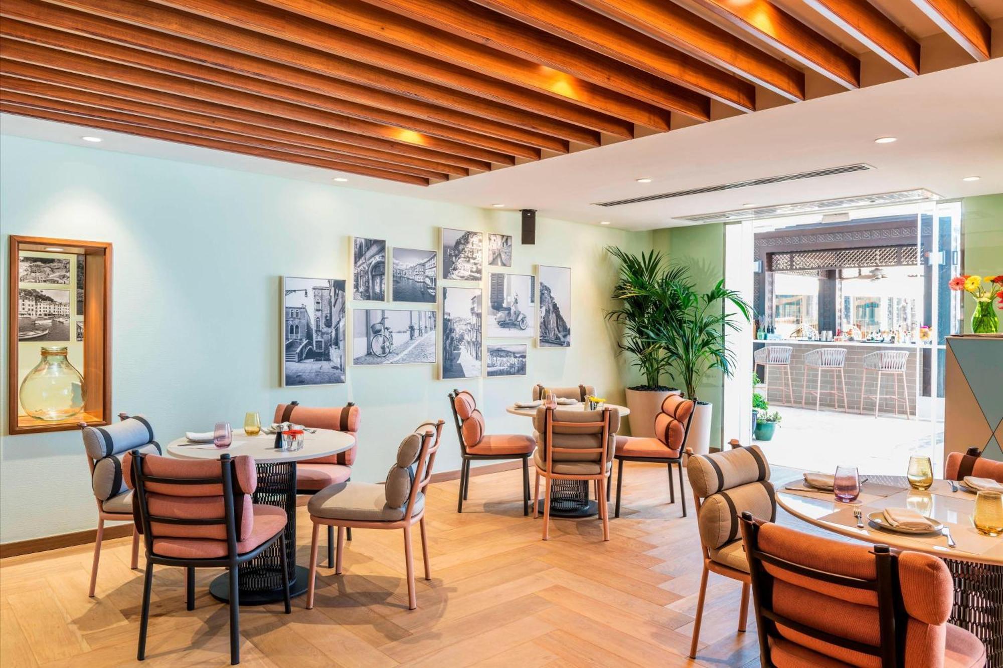 กรอสเวอเนอร์ เฮาส์ อะ ลักชัวรี คอลเลคชั่น โฮเต็ล ดูไบ Hotel ภายนอก รูปภาพ The interior of the lounge